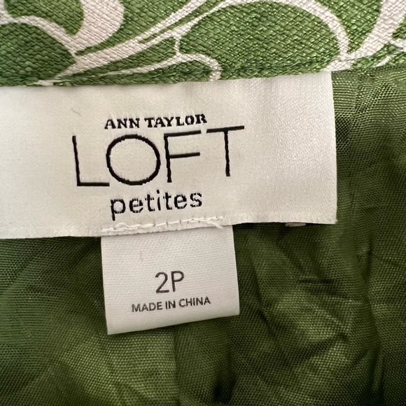 Loft Green and White floral Spring Summer pencil skirt lined zip back 2 petite - Picture 8 of 8